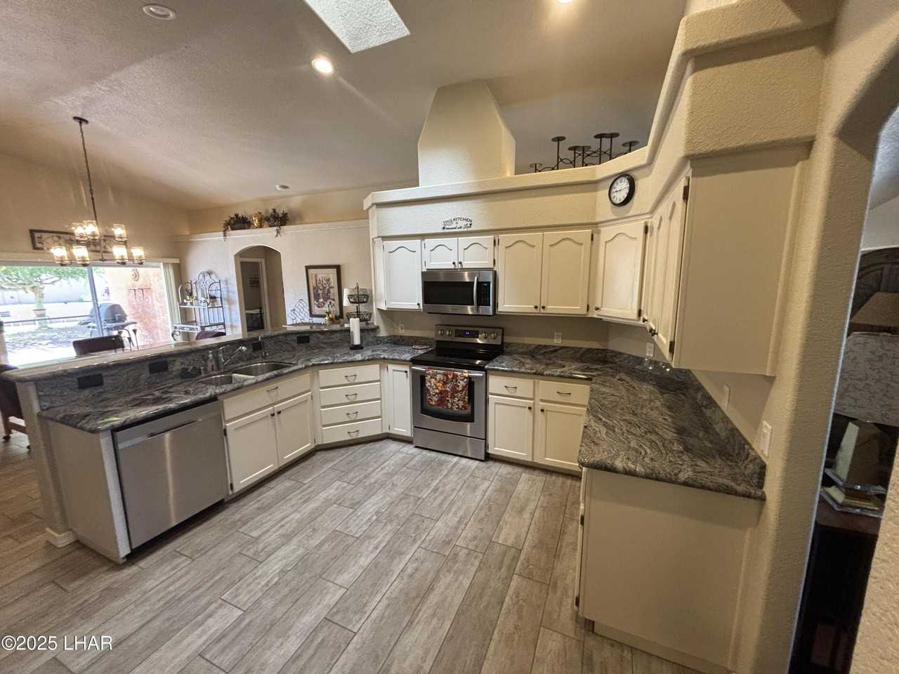 3762 Solar Dr - Photo 6 of 41