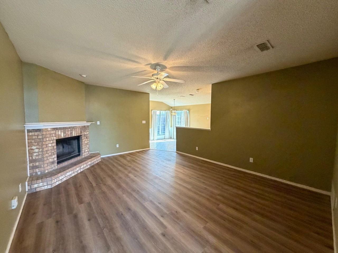 1618 75th St - Photo 3 of 12