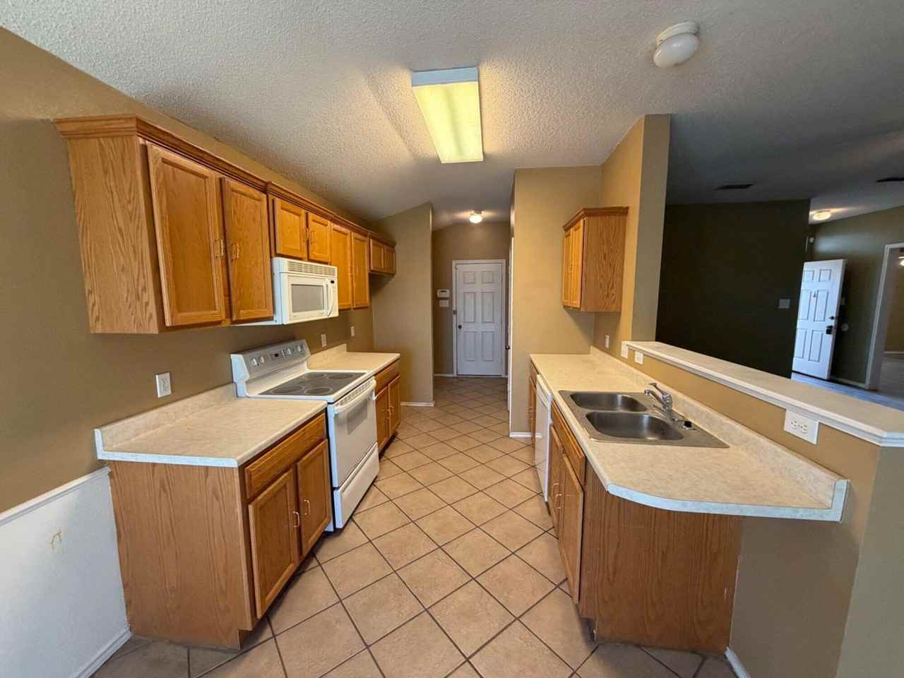 1618 75th St - Photo 5 of 12