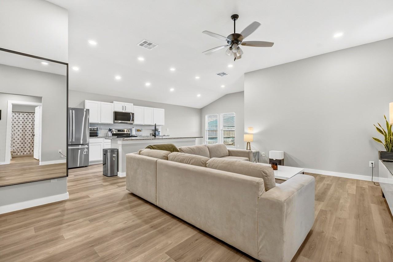 1606 N Dover Ave - Photo 4 of 17