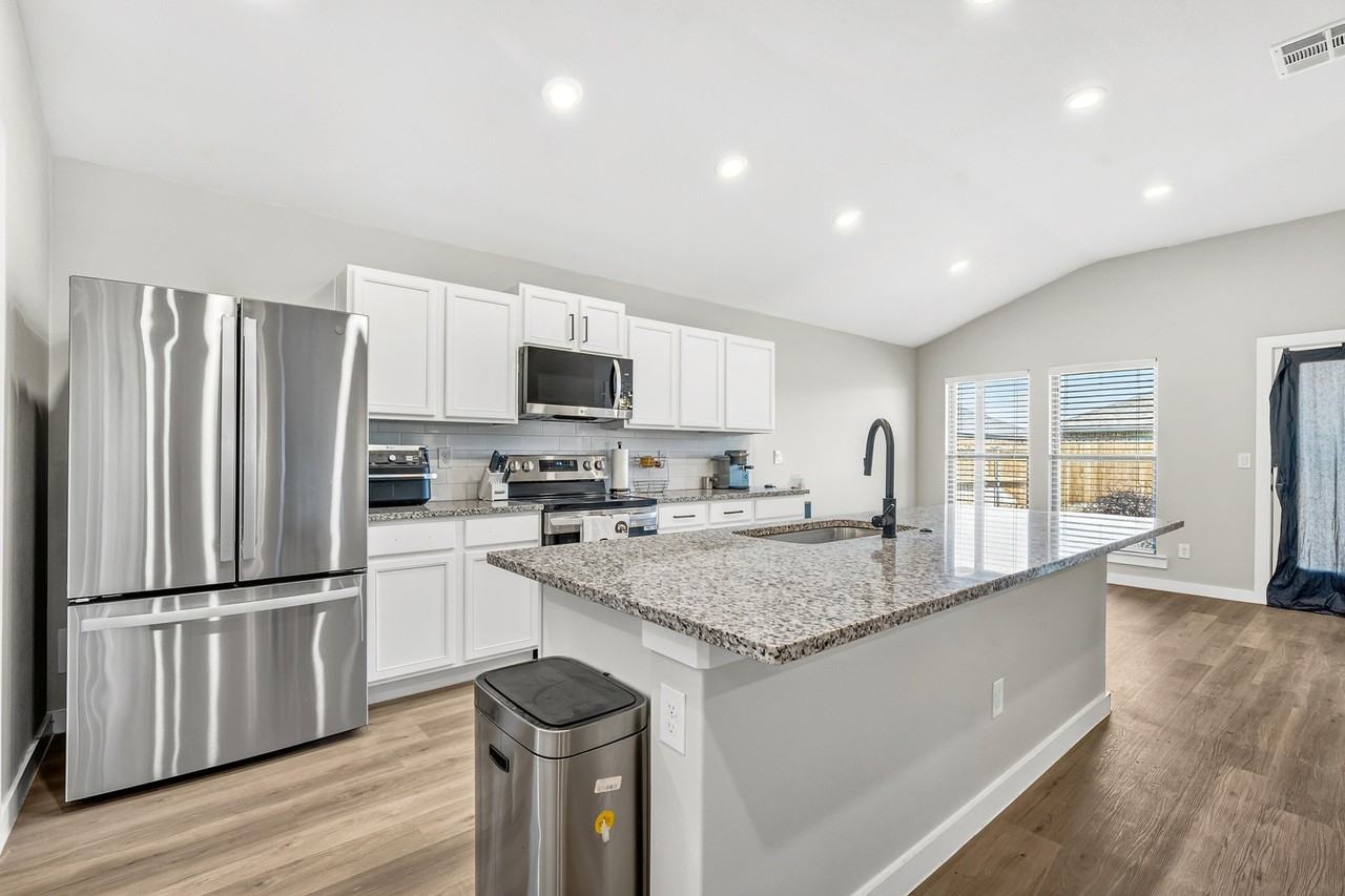 1606 N Dover Ave - Photo 5 of 17