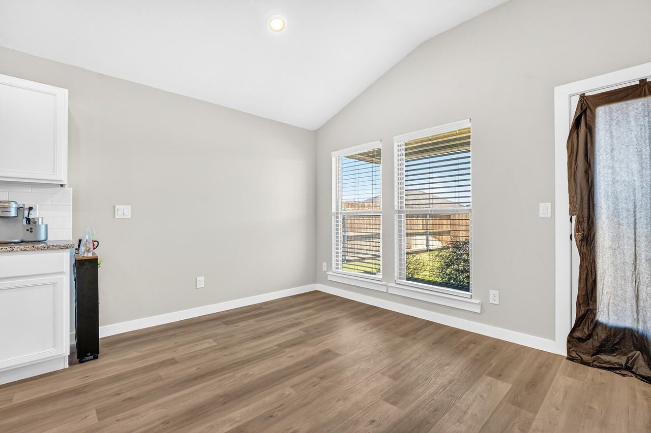 1606 N Dover Ave - Photo 7 of 17