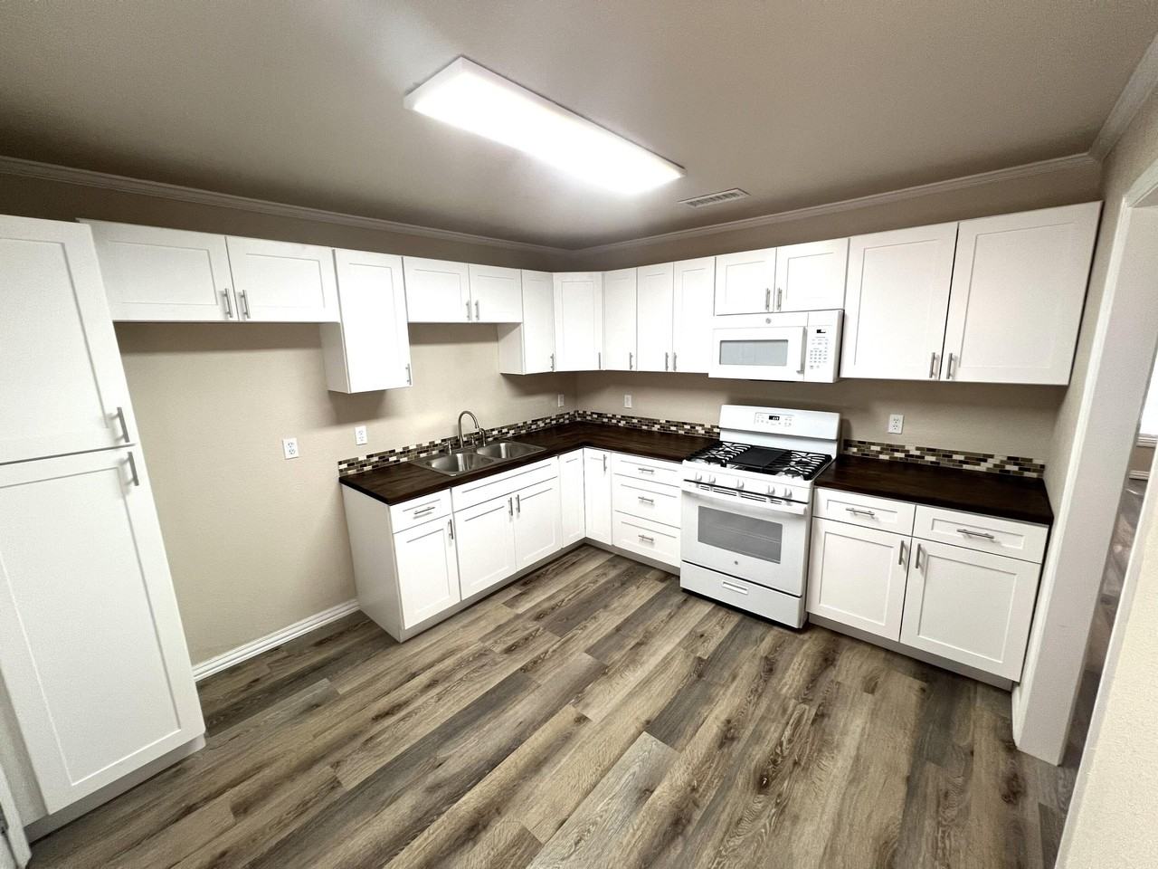 1910 64th St - Photo 6 of 18