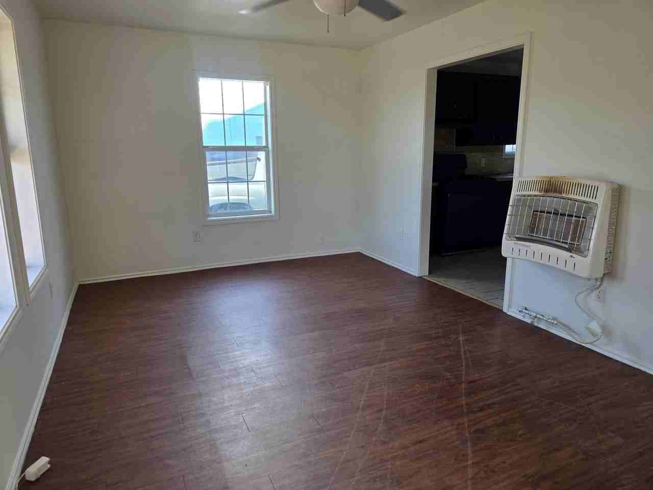 2904 Baylor St - Photo 4 of 20