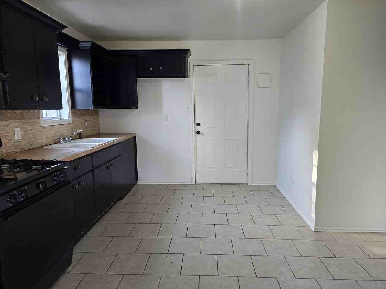 2904 Baylor St - Photo 6 of 20