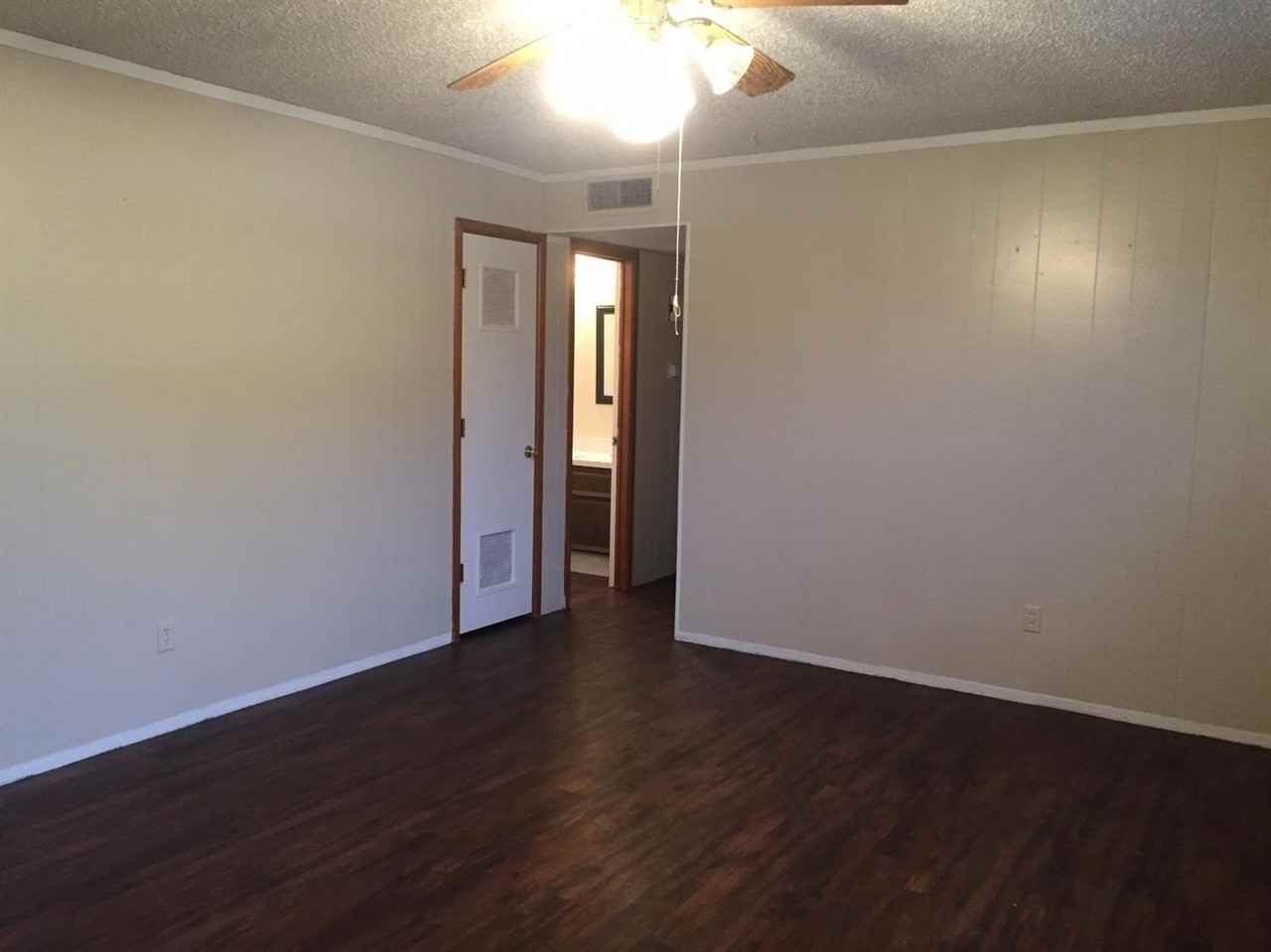 4612 66th St #B - Photo 2 of 4