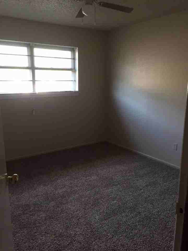 4612 66th St #B - Photo 3 of 4