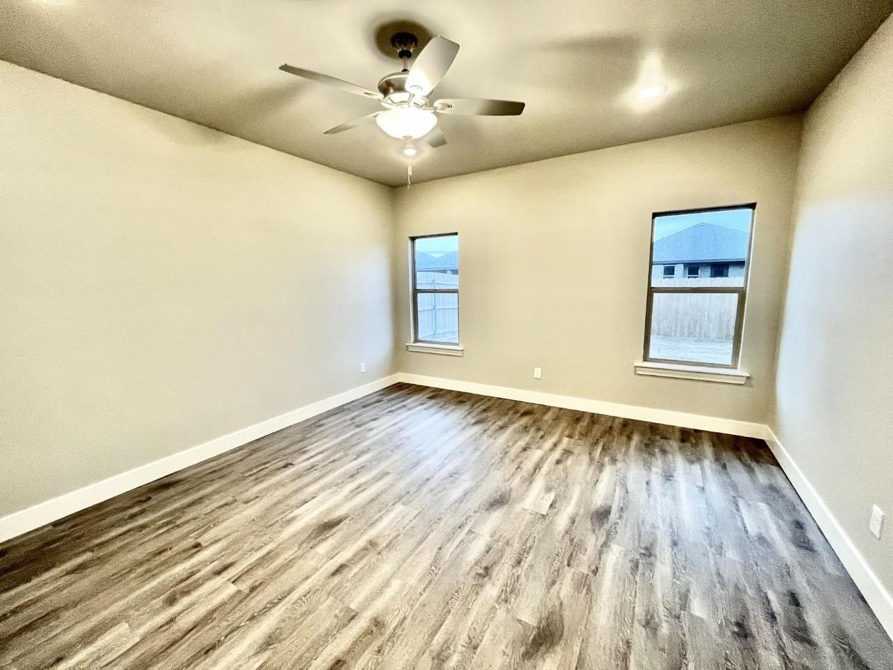 7805 96th St - Photo 5 of 10