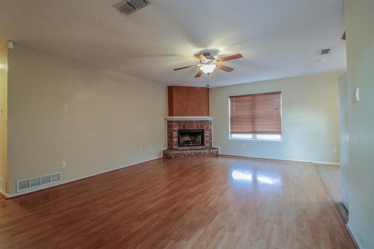 801 Ironton Dr - Photo 3 of 11