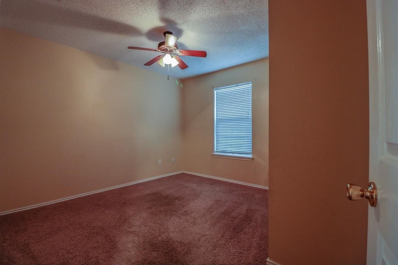 801 Ironton Dr - Photo 5 of 11