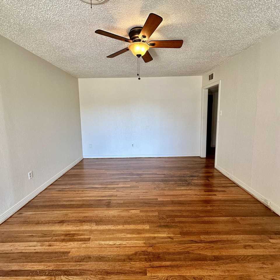 536 53rd St - Photo 3 of 13