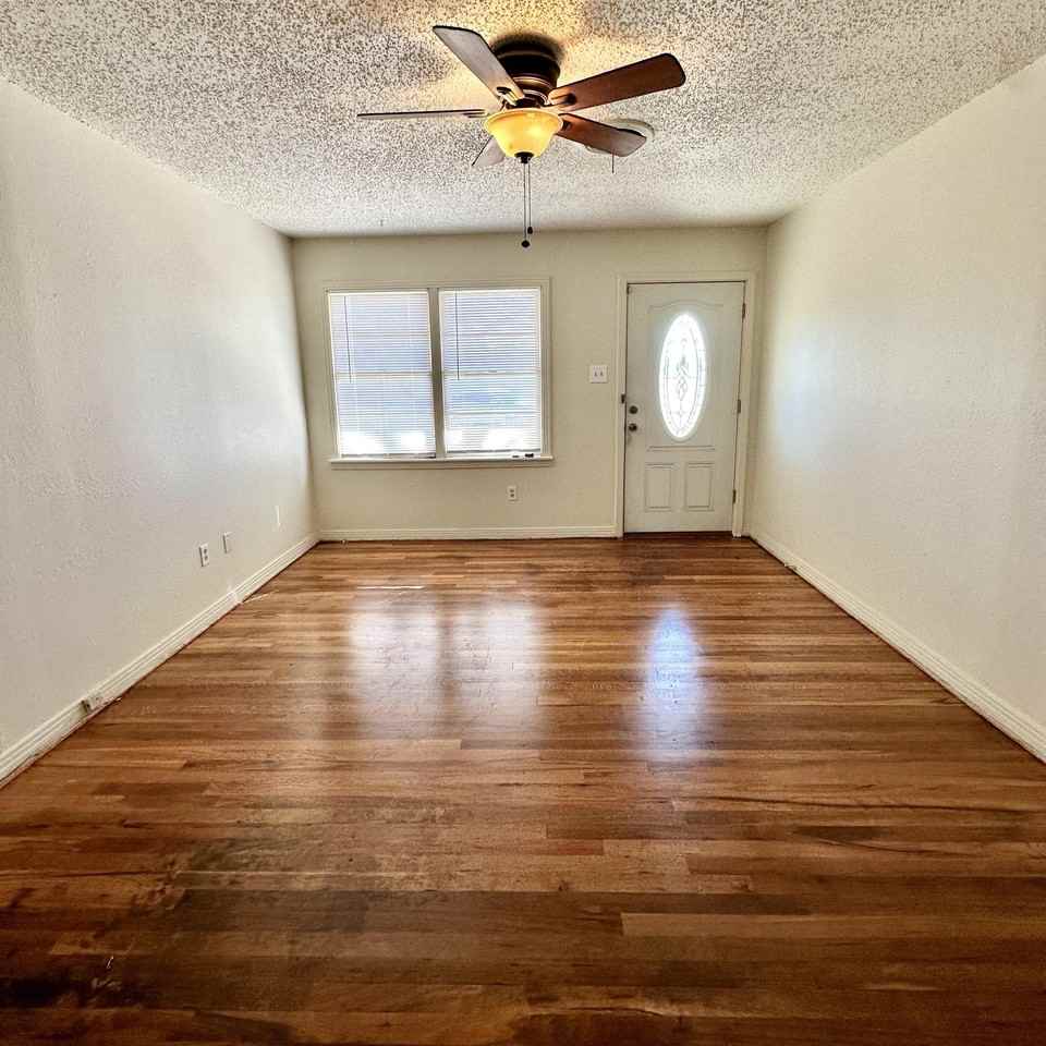 536 53rd St - Photo 4 of 13