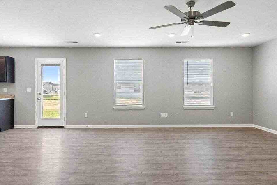 8141 Driftwood Loop - Photo 6 of 19