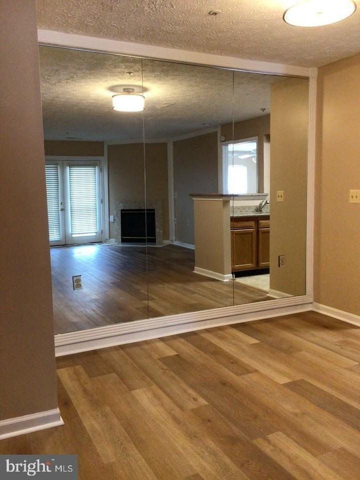 8941 Town Center Cir - Photo 4 of 44