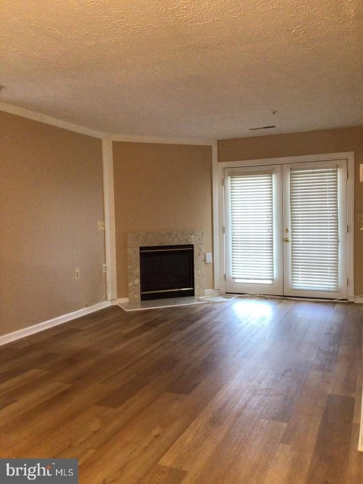 8941 Town Center Cir - Photo 5 of 44
