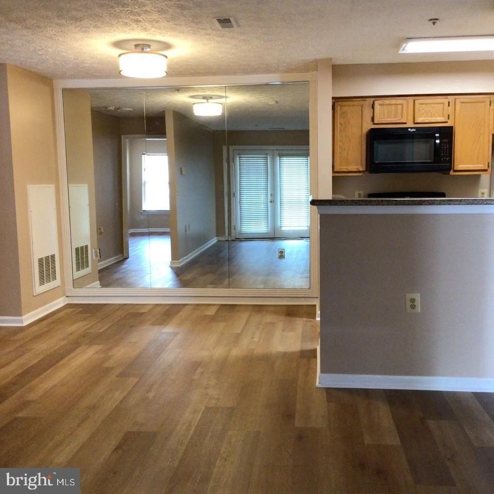 8941 Town Center Cir - Photo 6 of 44