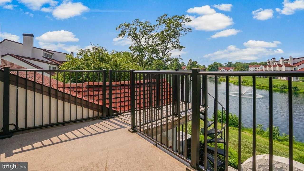 26-C Queen Anne Way - Photo 3 of 13