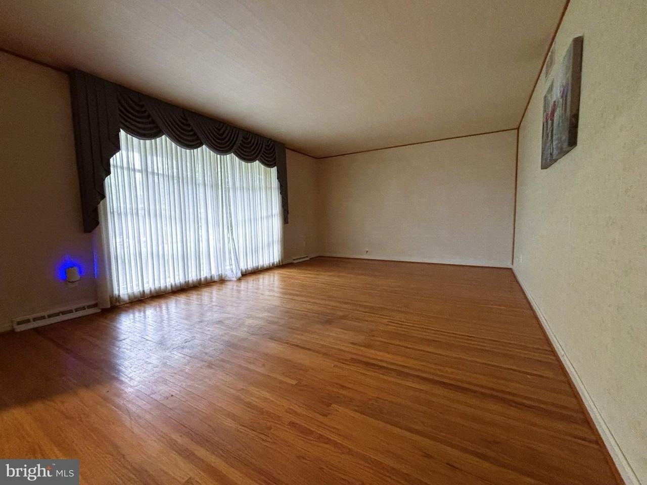 415 Monmouth Dr - Photo 2 of 20