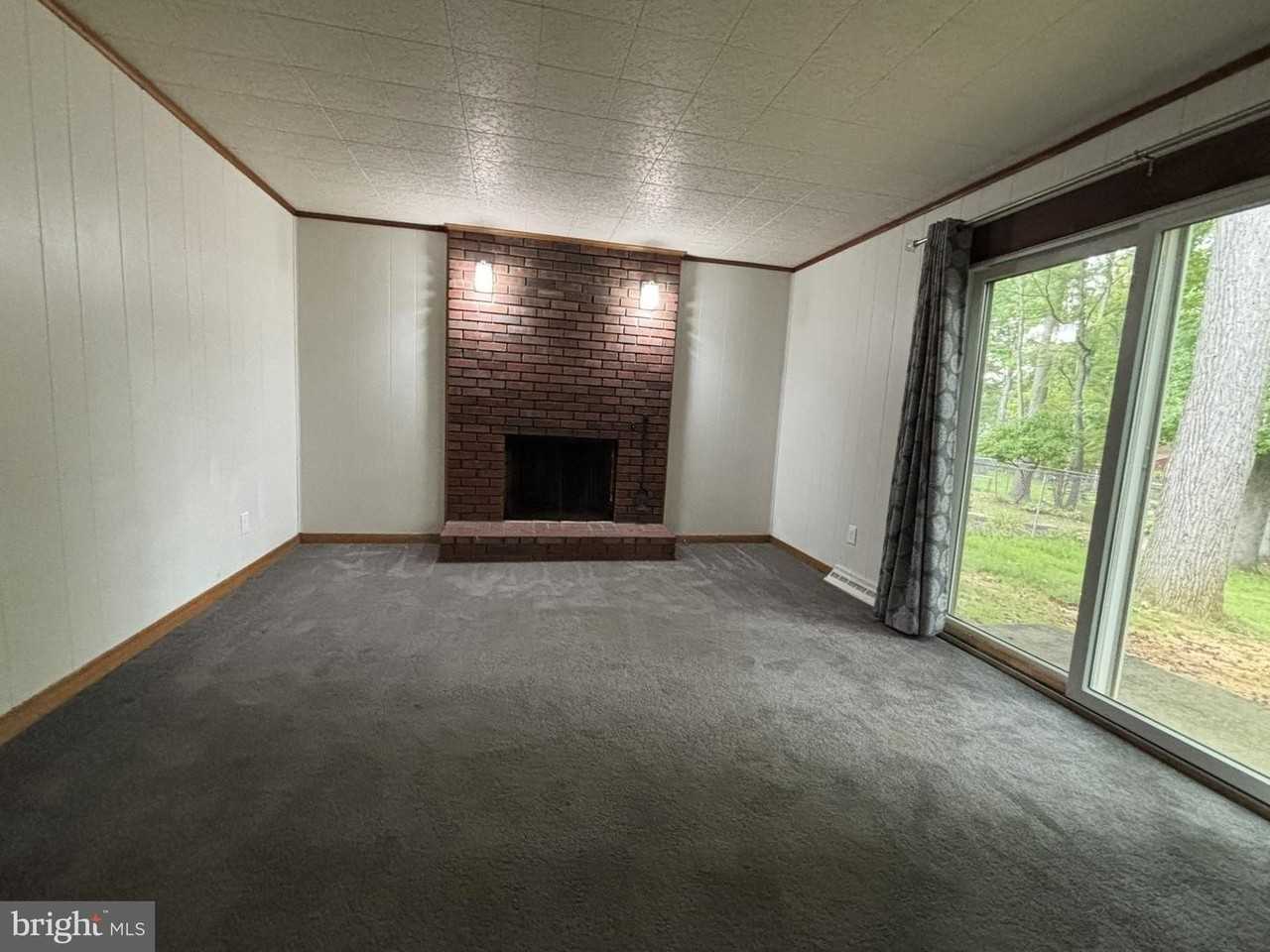 415 Monmouth Dr - Photo 4 of 20