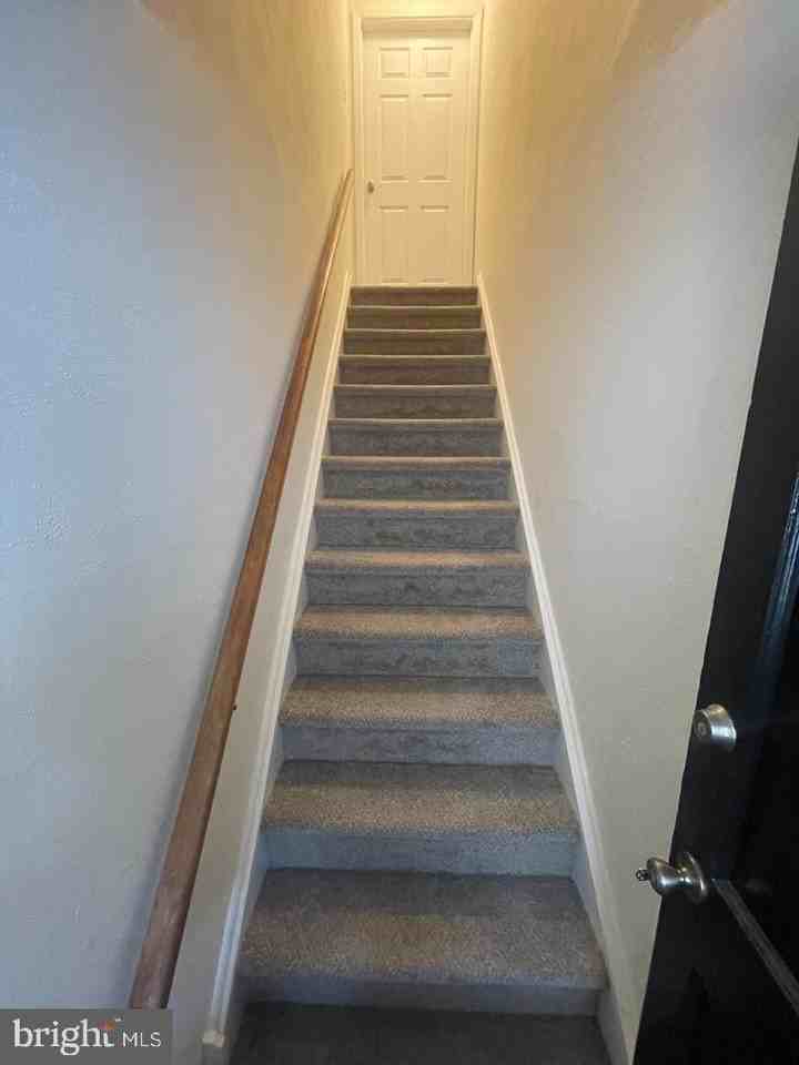 233B Roesch Ave 2nd Fl - Photo 2 of 19