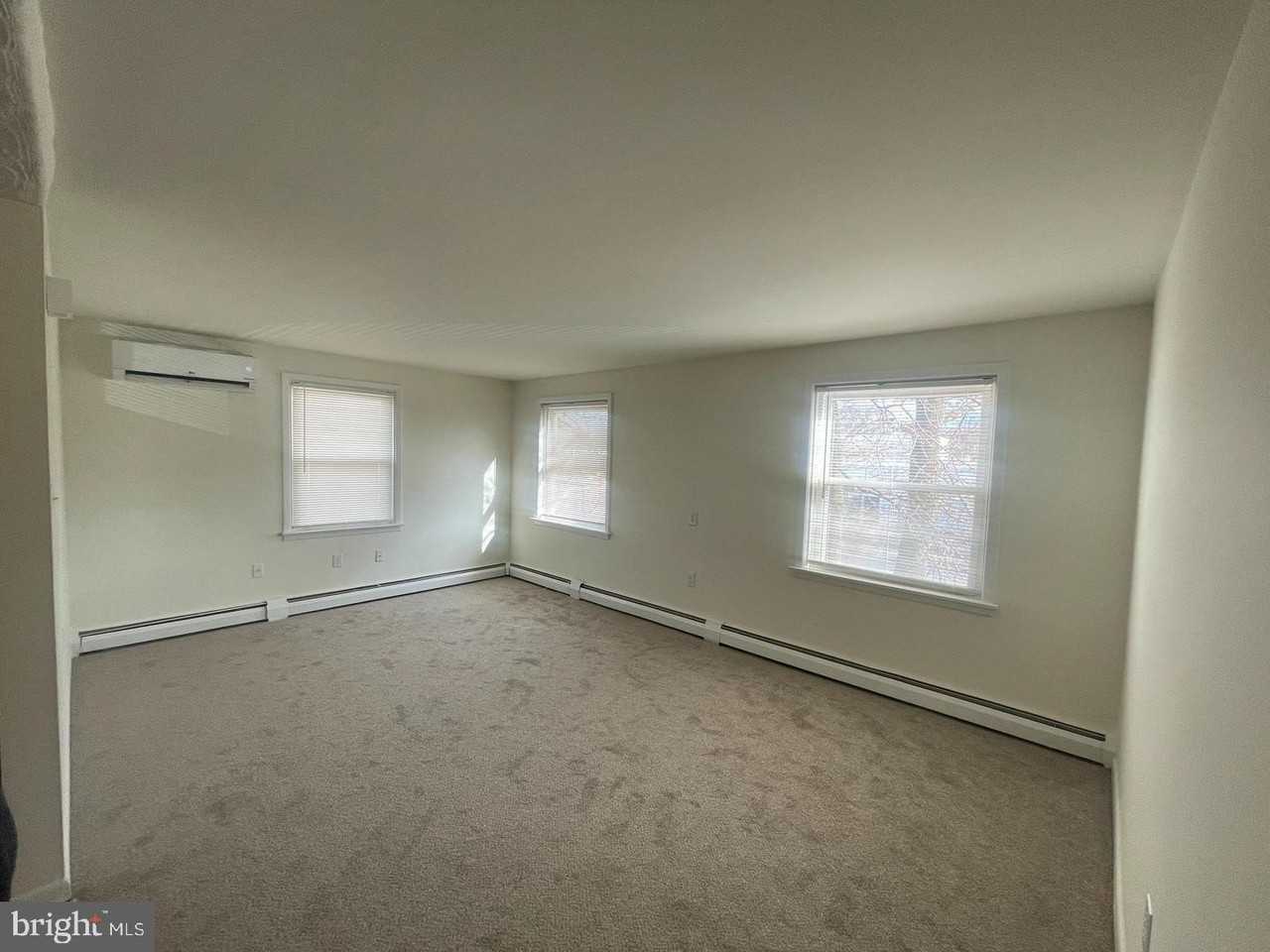 233B Roesch Ave 2nd Fl - Photo 3 of 19