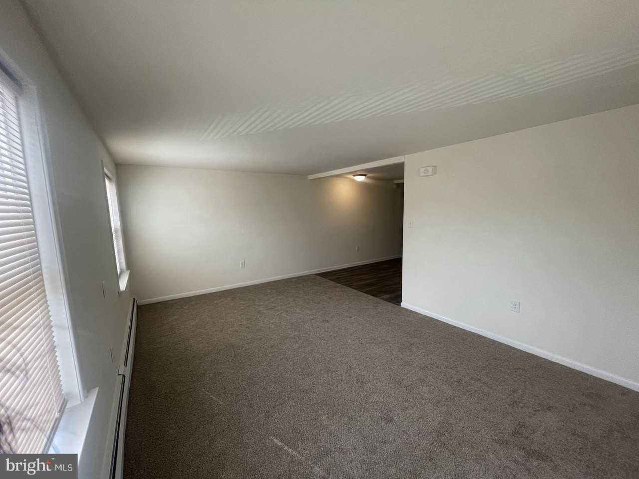 233B Roesch Ave 2nd Fl - Photo 6 of 19