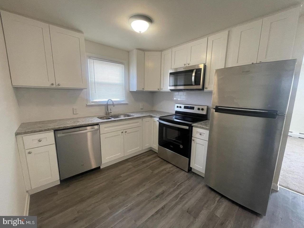 233B Roesch Ave 2nd Fl - Photo 7 of 19