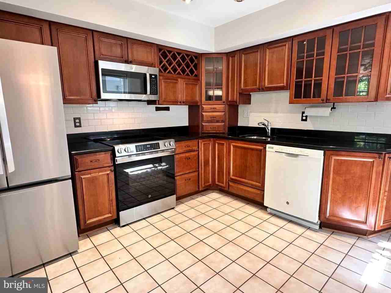 505 Carlisle Dr - Photo 3 of 22