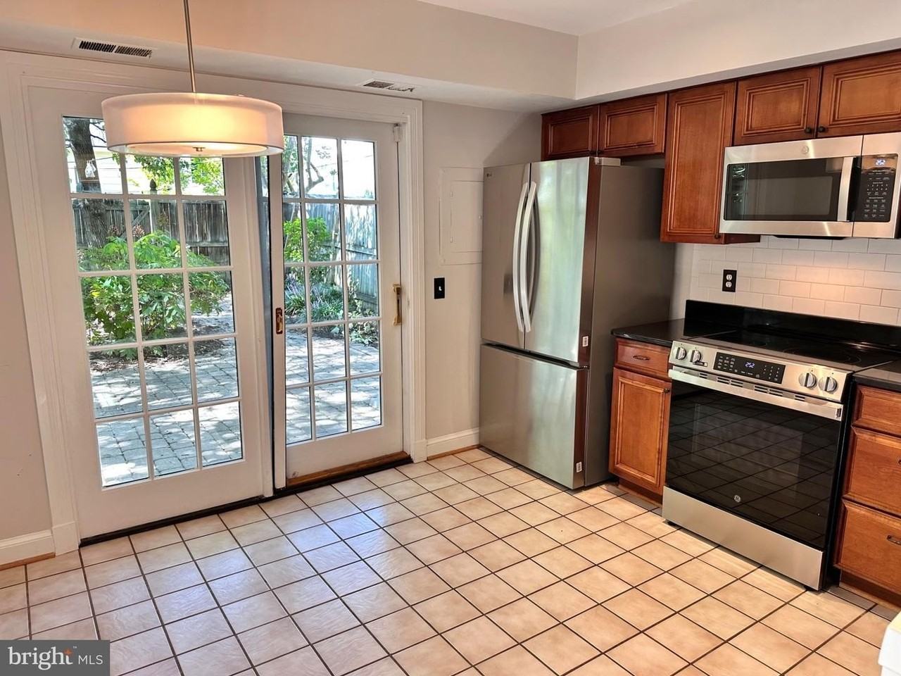 505 Carlisle Dr - Photo 4 of 22