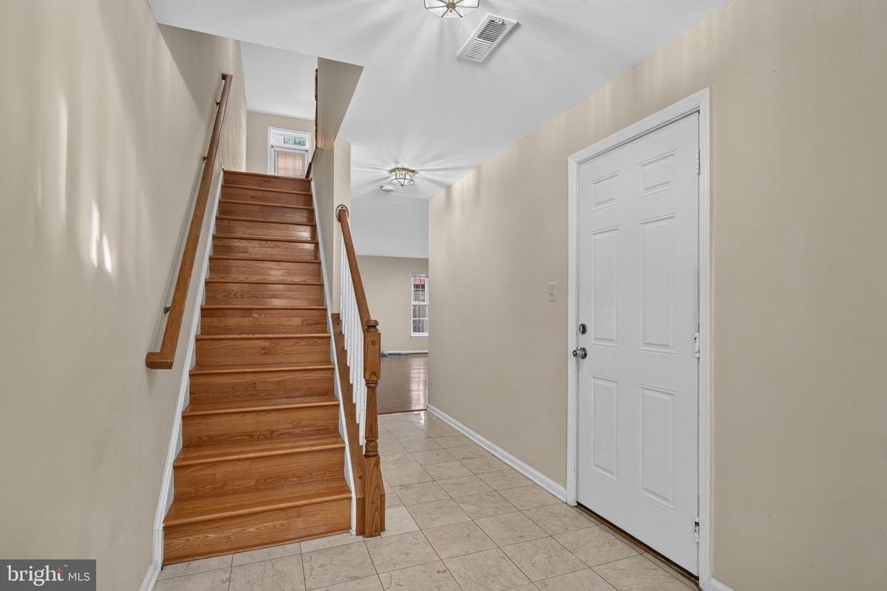 5950 Ians Way - Photo 4 of 44