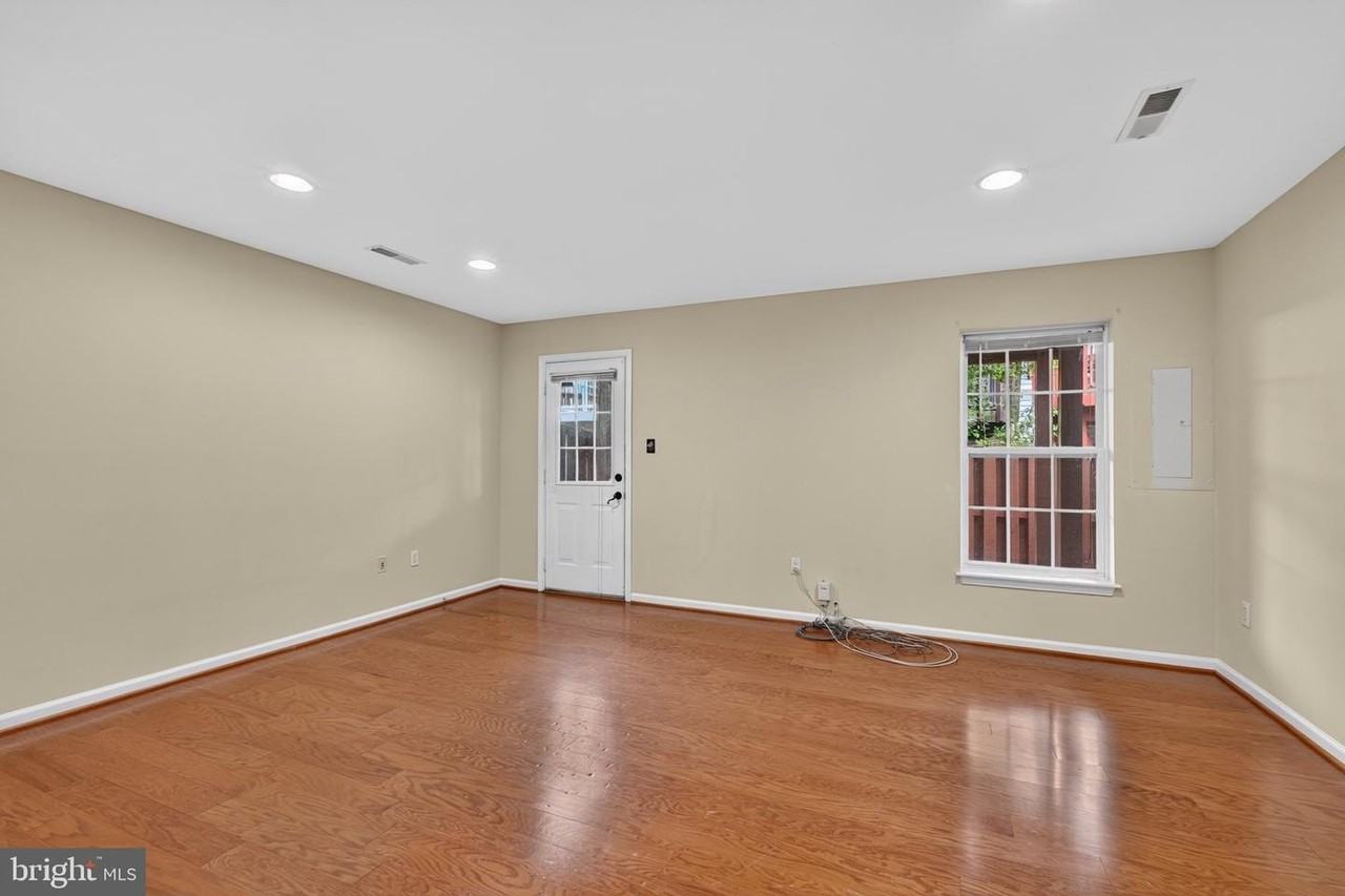 5950 Ians Way - Photo 6 of 44
