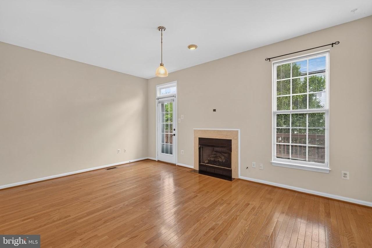 5950 Ians Way - Photo 7 of 44