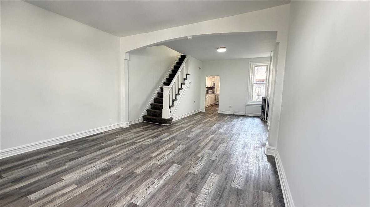 728 N Railroad St - Photo 4 of 19