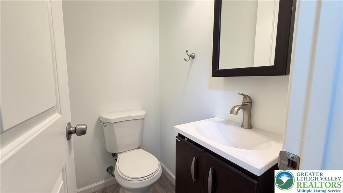 728 N Railroad St - Photo 7 of 19