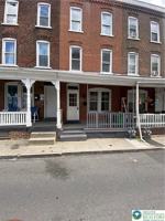 featured image of 948 W Maple St