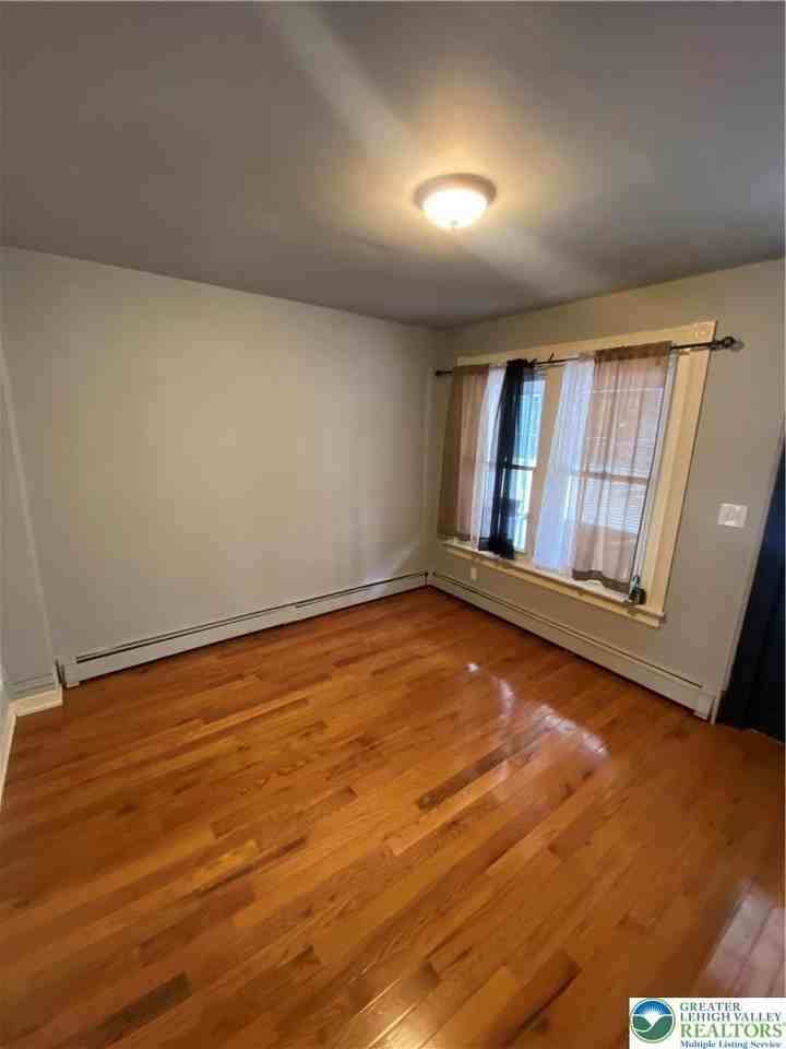 948 W Maple St - Photo 3 of 24
