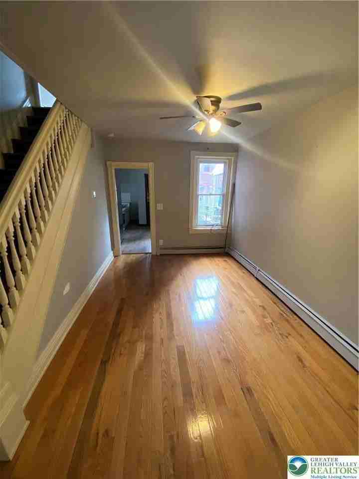 948 W Maple St - Photo 4 of 24