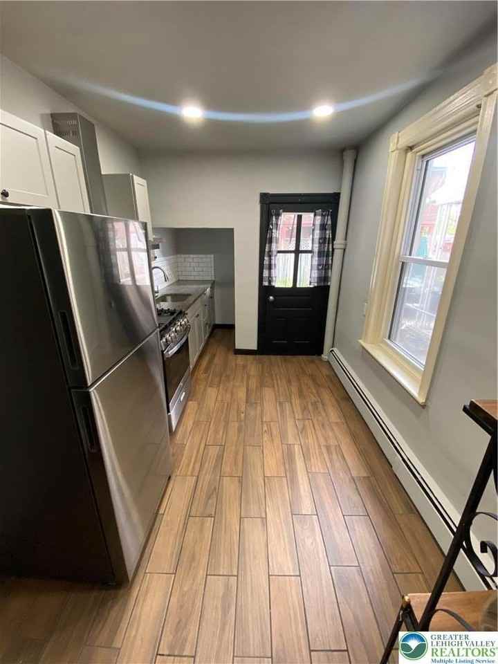 948 W Maple St - Photo 5 of 24