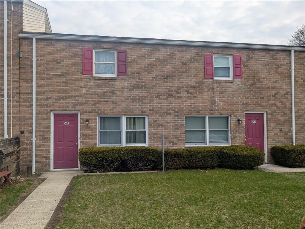 121 Hillcrest Ln #E43 - Photo 2 of 8