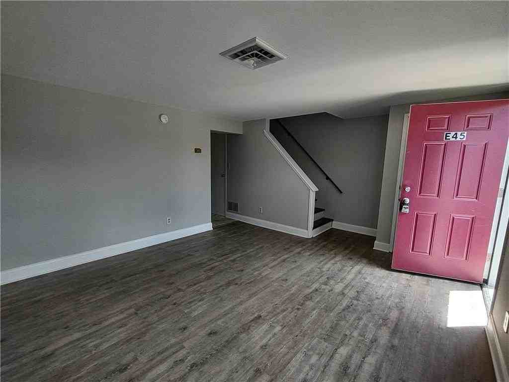 121 Hillcrest Ln #E43 - Photo 3 of 8