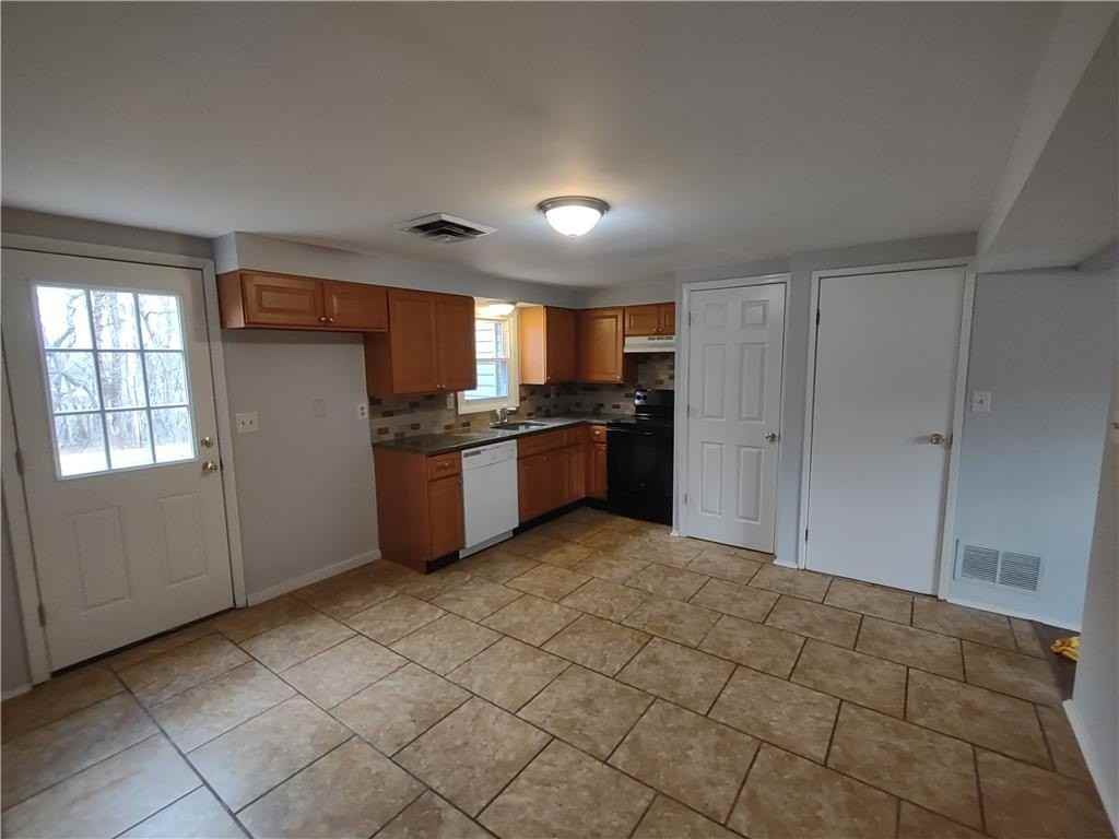 121 Hillcrest Ln #E43 - Photo 5 of 8