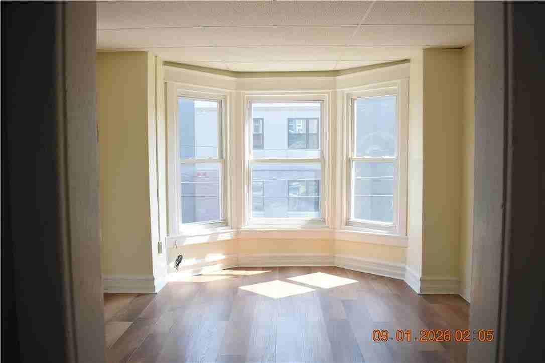 201 N 6th St #1 - Photo 2 of 7
