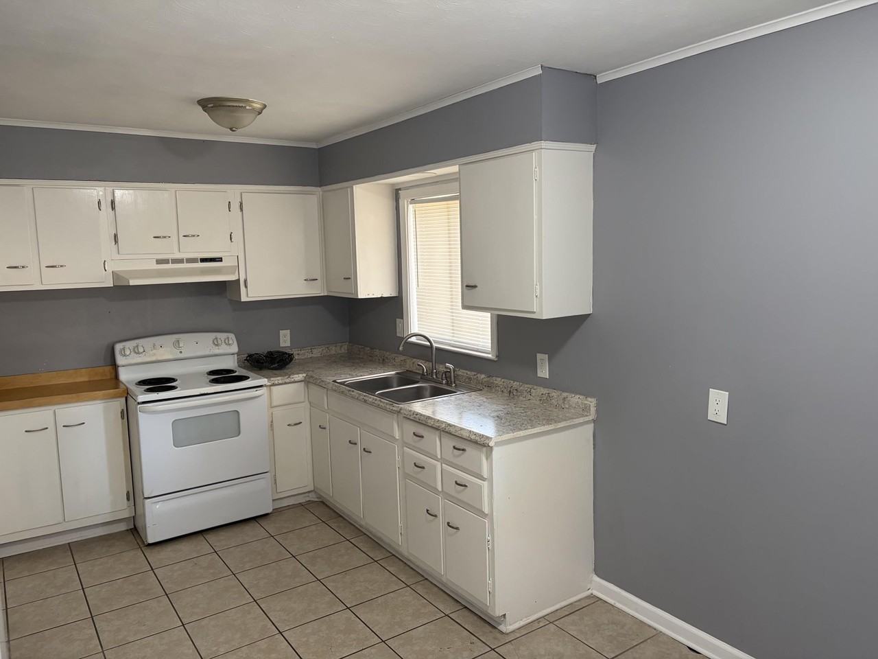 1263 Laudeen Dr #4 - Photo 3 of 10