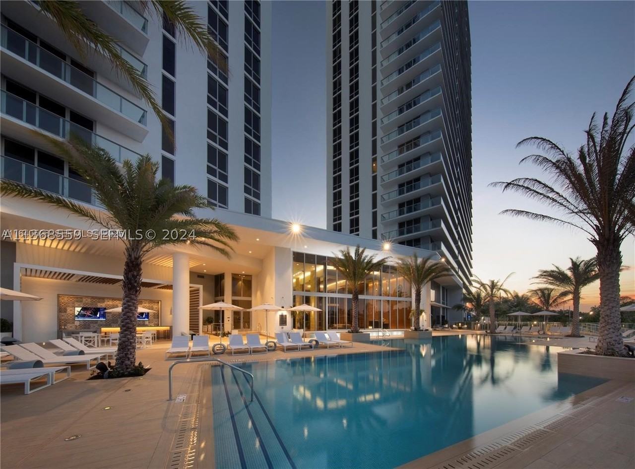 16385 Biscayne Blvd #7 - Photo 6 of 43