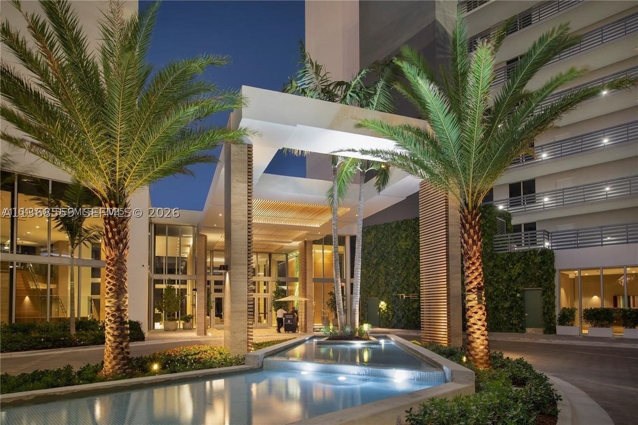 16385 Biscayne Blvd #7 - Photo 7 of 43