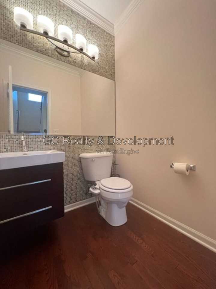 1271 Evergreen Ave - Photo 7 of 31