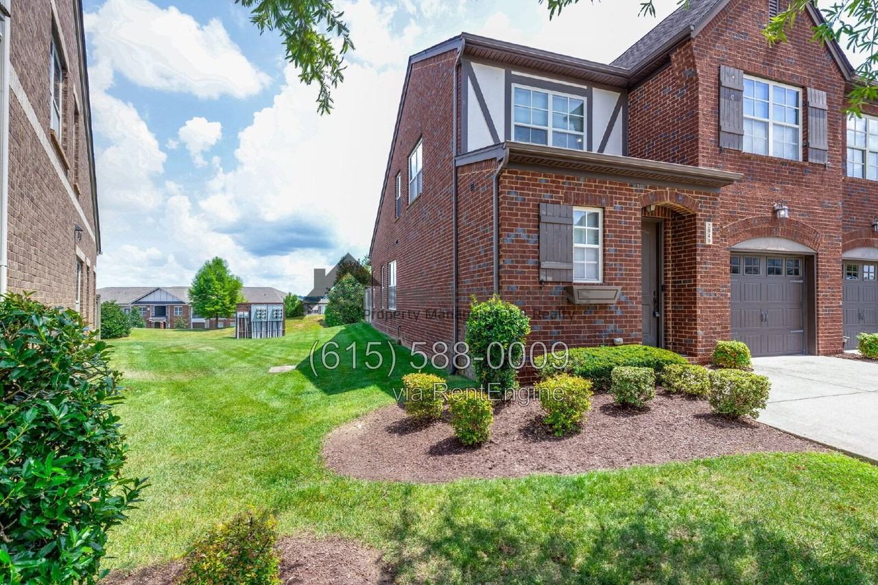 2040 Bungalow Dr - Photo 4 of 39