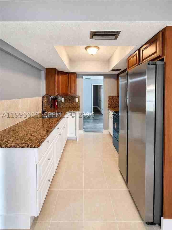 4753 Nw 41st St - Photo 6 of 22