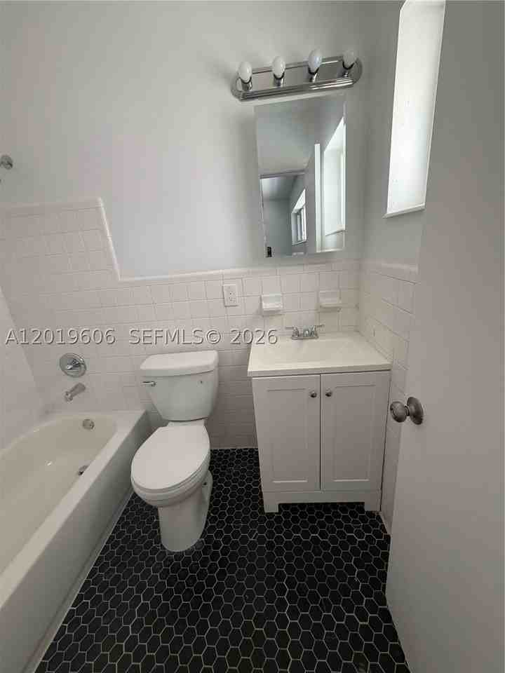 117 Se 2nd Ave #1 - Photo 7 of 15