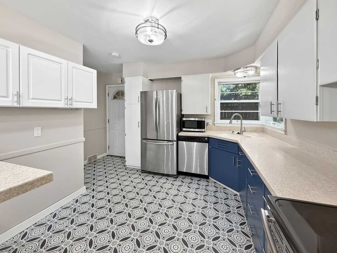 6815 Eliot View Rd - Photo 5 of 18